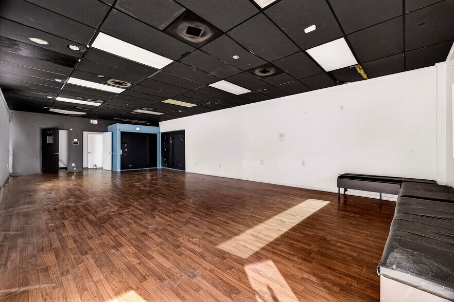 More Photos Of 4421-4443 Skidaway Rd, Savannah Storefront Retail Office For Lease