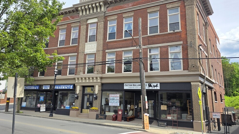 Primary Photo Of 149 Maple St, Naugatuck General Retail For Lease