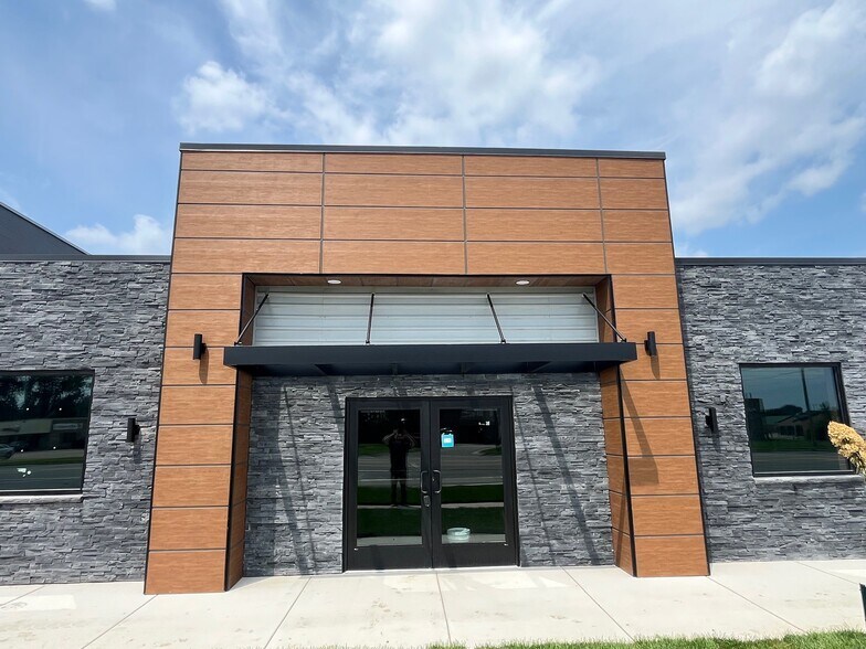 More Photos Of 34001 Groesbeck Hwy, Clinton Township Freestanding For Sale