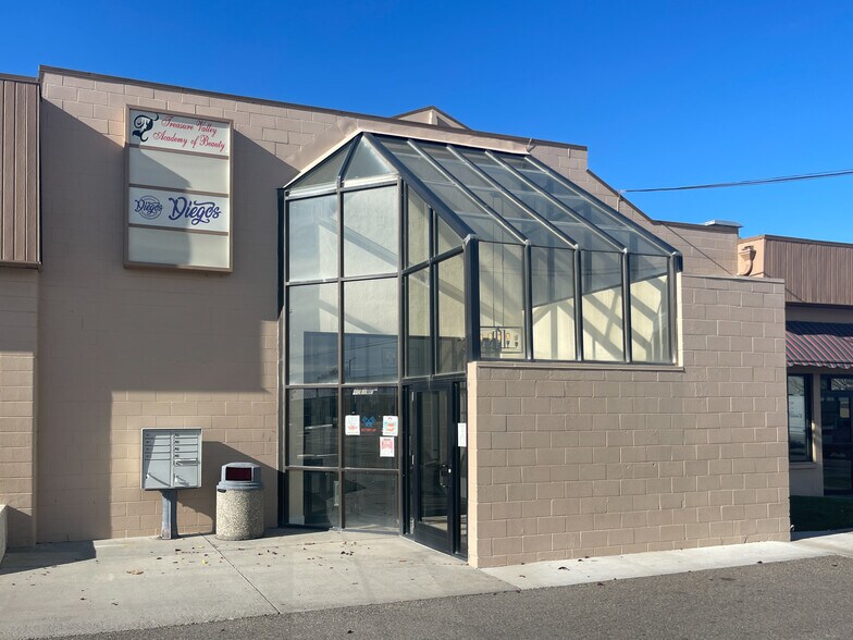 More Photos Of 49 NW 1st St, Ontario Freestanding For Lease