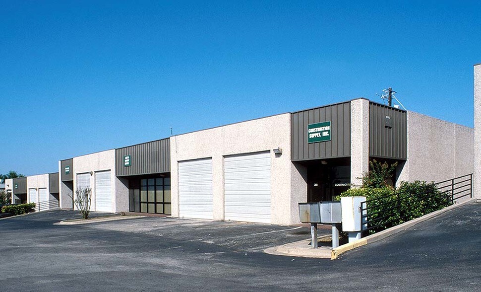 More Photos Of 404 W Powell Ln, Austin Warehouse For Lease