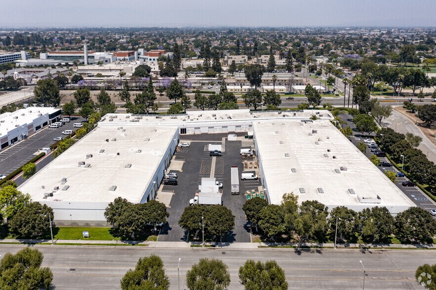 Primary Photo Of 12707 Rives Ave, Downey Warehouse For Lease