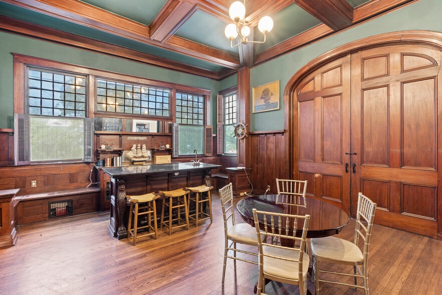 More Photos Of 1103 33rd St, Galveston Hotel For Sale