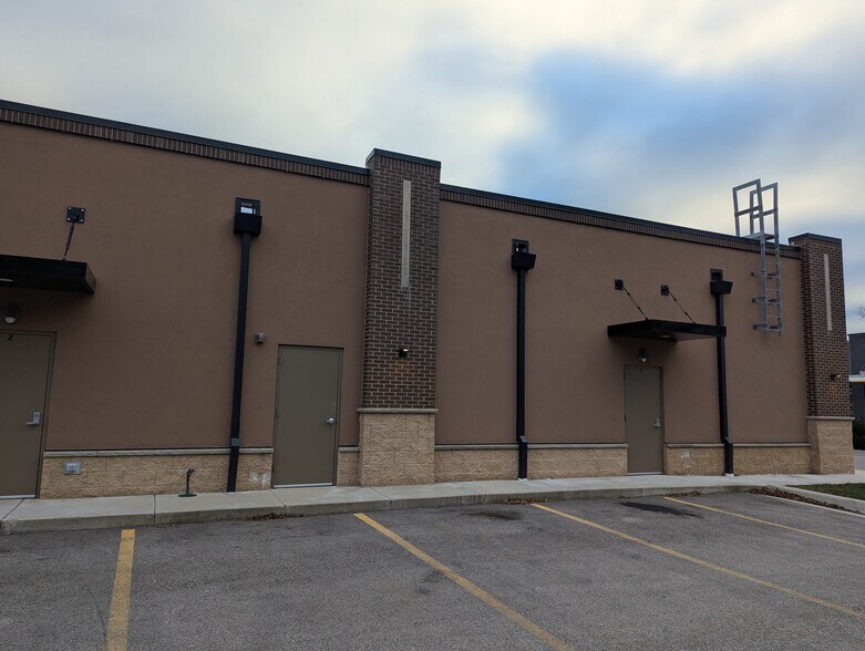 More Photos Of 701 W Lincoln Hwy, Dekalb Office For Lease