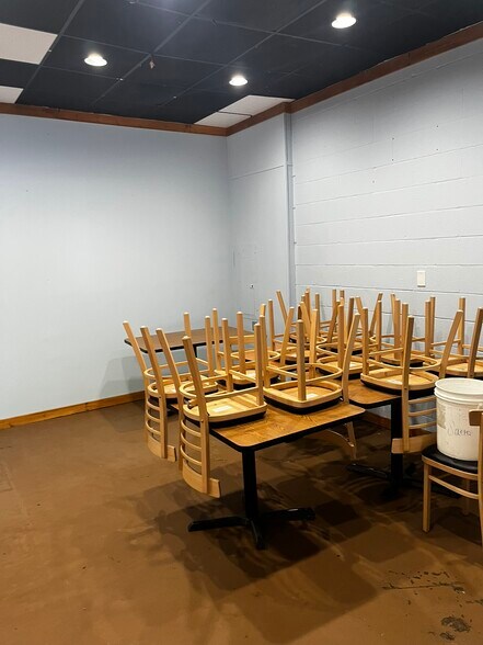 More Photos Of 4275 Camden Hwy, Dalzell Restaurant For Sale