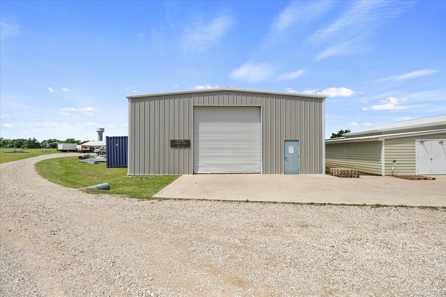 More Photos Of 1101 Willy Vester Rd, Van Alstyne Warehouse For Sale