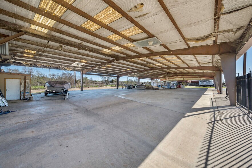 More Photos Of 2824 W Main St, Gun Barrel City General Retail For Lease