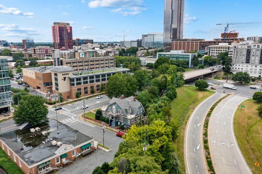 More Photos Of 435 E Morehead St, Charlotte Office For Lease