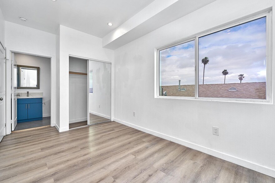 More Photos Of 550 W 47th St, Los Angeles Apartments For Sale