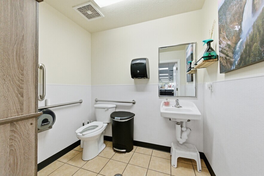 More Photos Of 190 N State St, Orem Freestanding For Lease