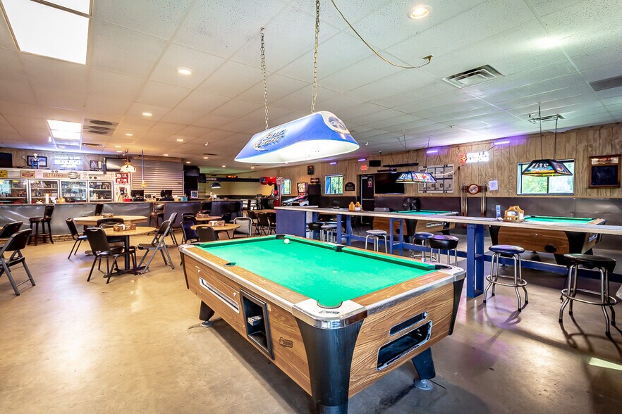More Photos Of 3501 Park Plaza Rd, Paducah Bar For Sale