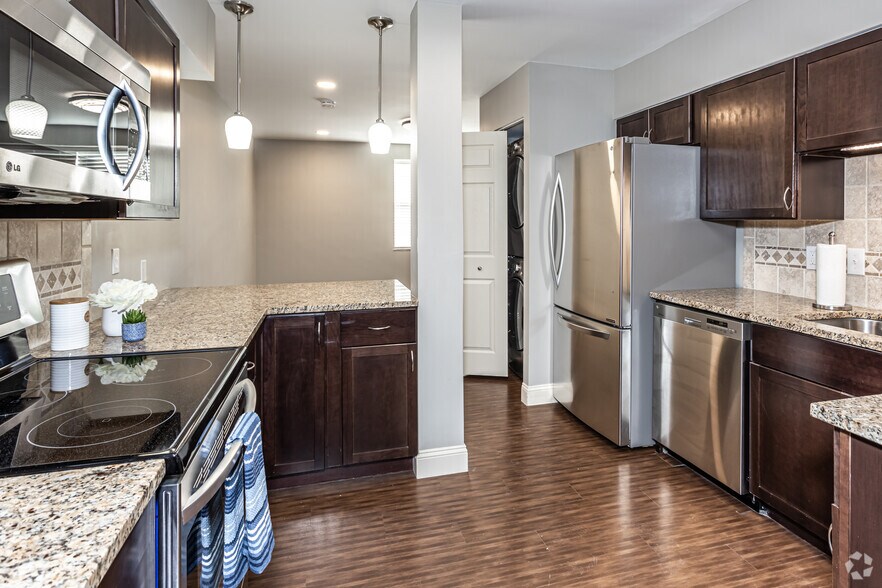 More Photos Of 4339 Roanoke Pkwy, Kansas City Apartments For Sale