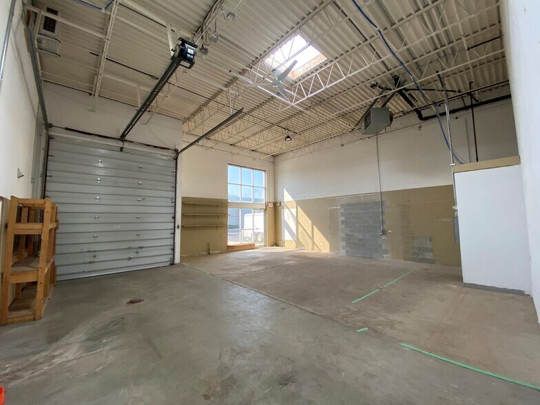 More Photos Of 12549 Holiday Dr, Alsip Warehouse For Lease