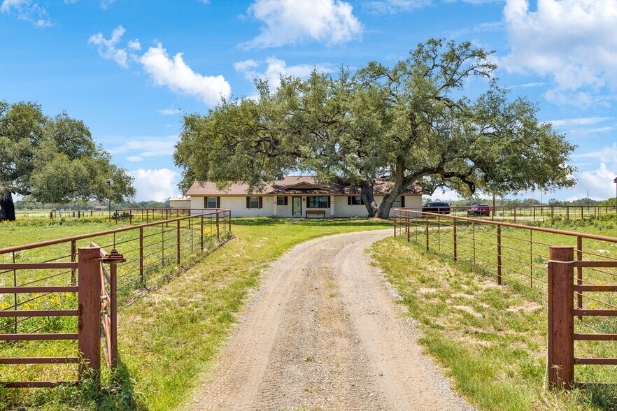 More Photos Of 995 W Gates Valley Rd, Poteet Land For Sale