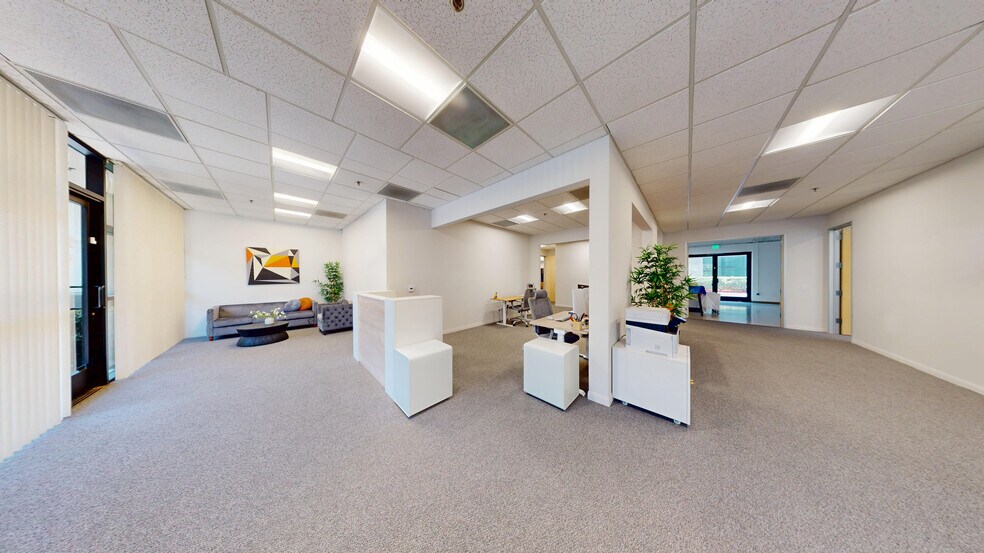 More Photos Of 27 Spectrum Pointe Dr, Lake Forest Flex For Sale