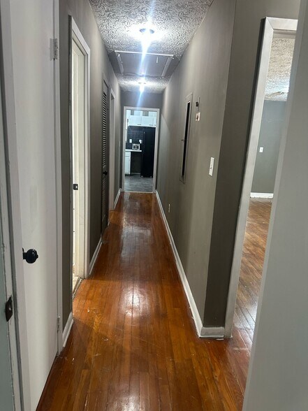 More Photos Of 115 Commerce Dr, Stockbridge Industrial For Lease