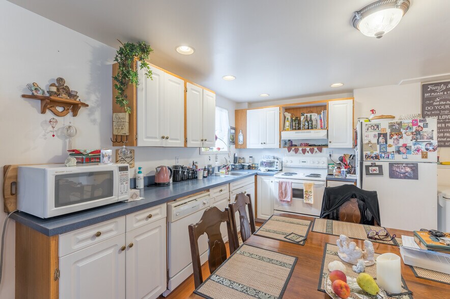 More Photos Of 131 King St E, Cobourg Multifamily For Sale