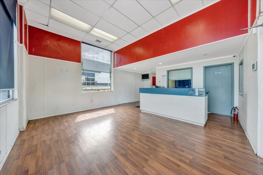 More Photos Of 1202 W Main St, Salem Auto Repair For Sale