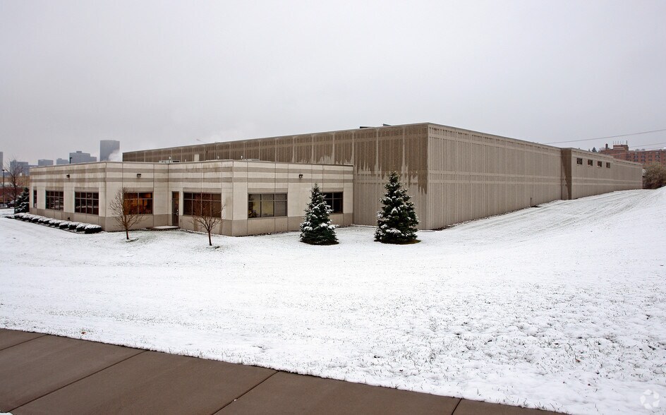 More Photos Of 735 Olive St, Saint Paul Manufacturing For Lease