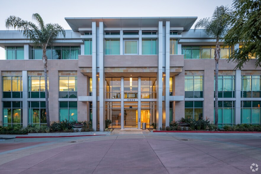 More Photos Of 10945 Vista Sorrento Pky, San Diego Unknown For Lease