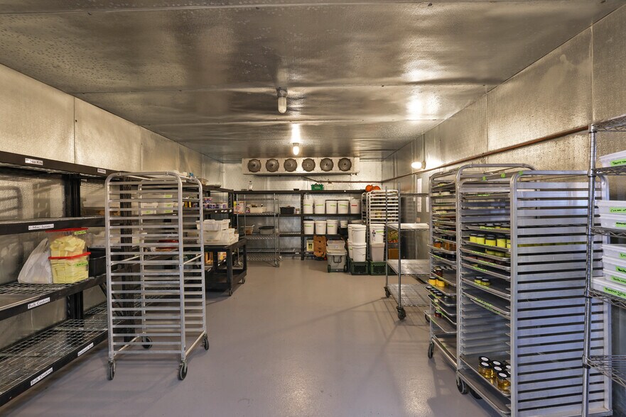 More Photos Of 707 Douglas Ave, Oakland Manufacturing For Lease