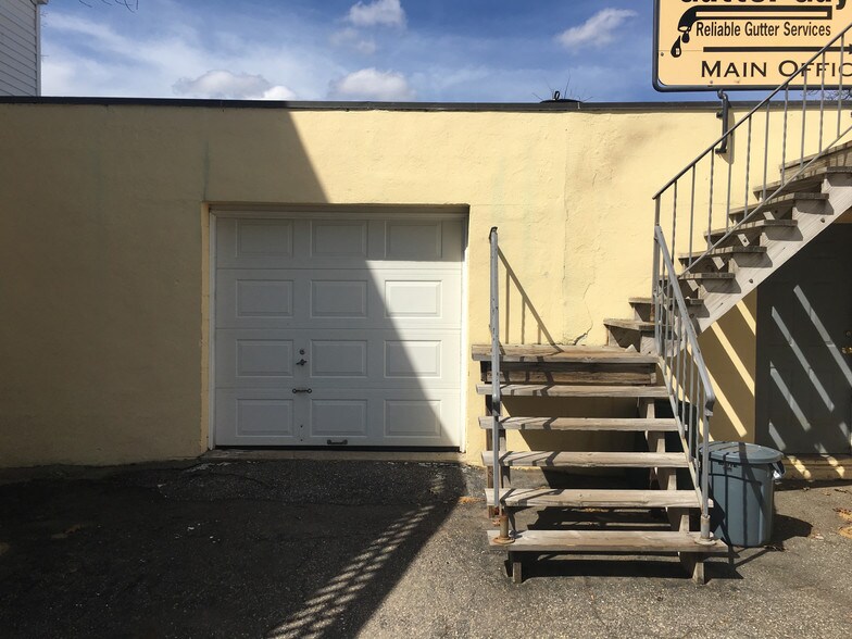 More Photos Of 92 Camp Ave, Stamford Warehouse For Lease