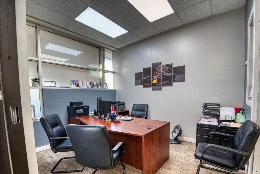 More Photos Of 2730 23 St NE, Calgary Auto Dealership For Sale