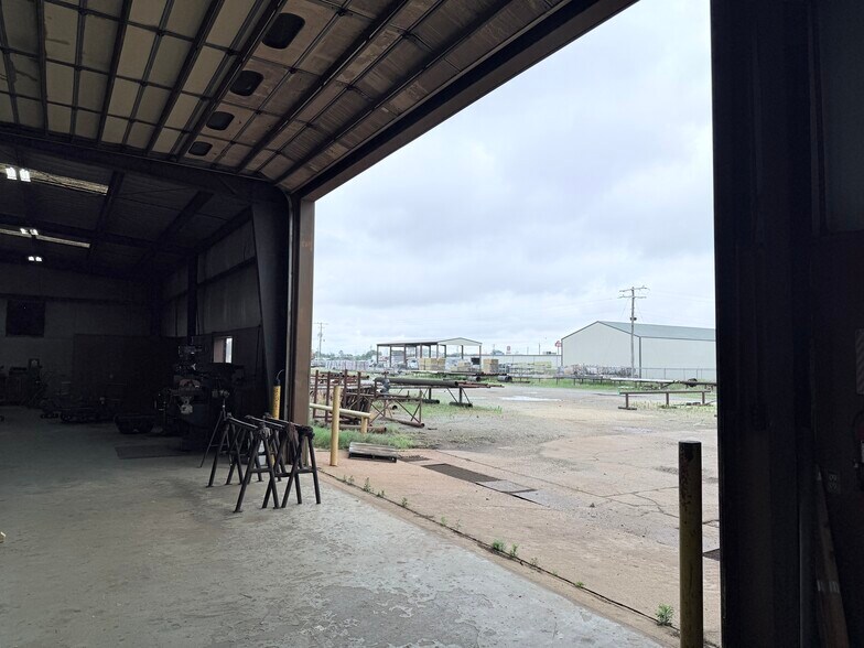 More Photos Of 2015 S Main St, Stuttgart Warehouse For Sale