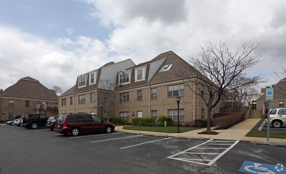 Primary Photo Of 8361-8379 Cherry Ln, Laurel Medical For Sale