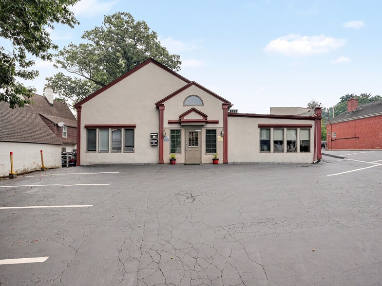 Primary Photo Of 526 Newfield Ave, Stamford Freestanding For Sale