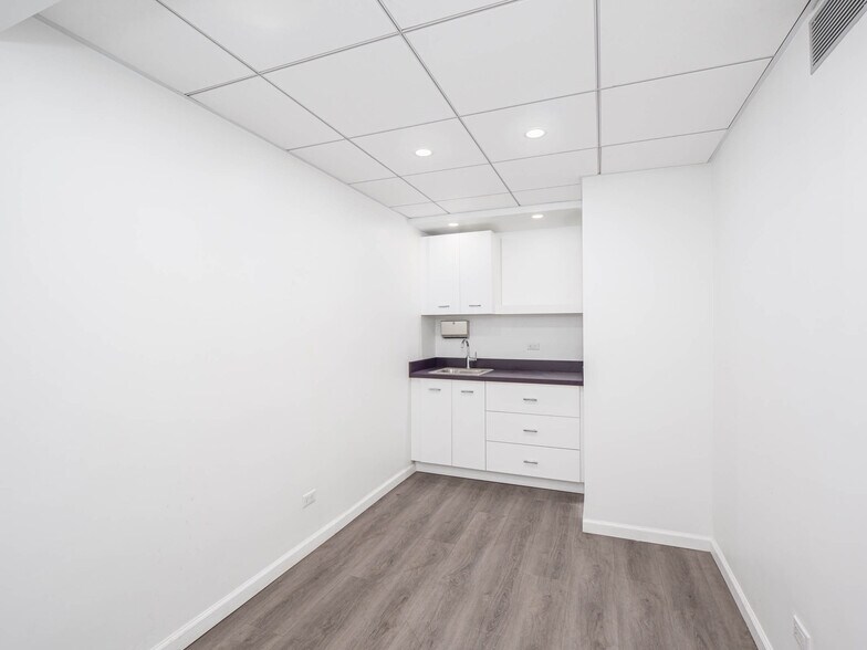 More Photos Of 116 Central Park S, New York Apartments For Lease