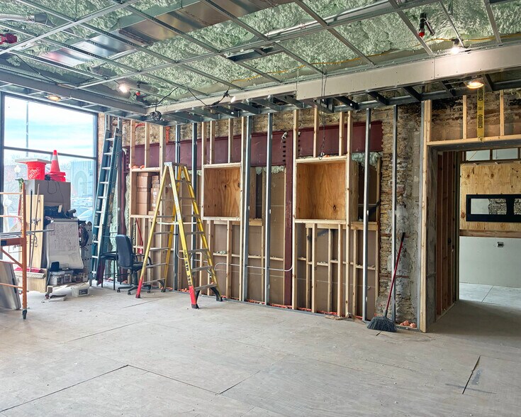 More Photos Of 101-105 W State St, Geneva Restaurant For Lease