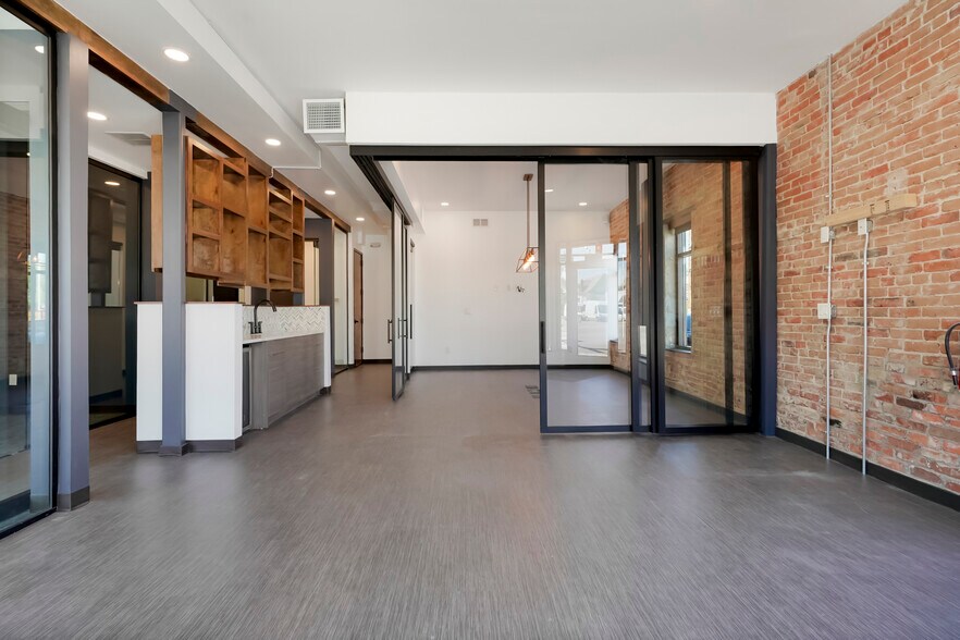 More Photos Of 1401 S Broadway, Denver Storefront Retail Office For Sale