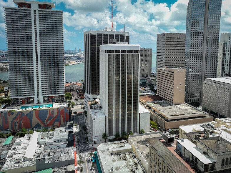 More Photos Of 1 SE 3rd Ave, Miami Office For Lease