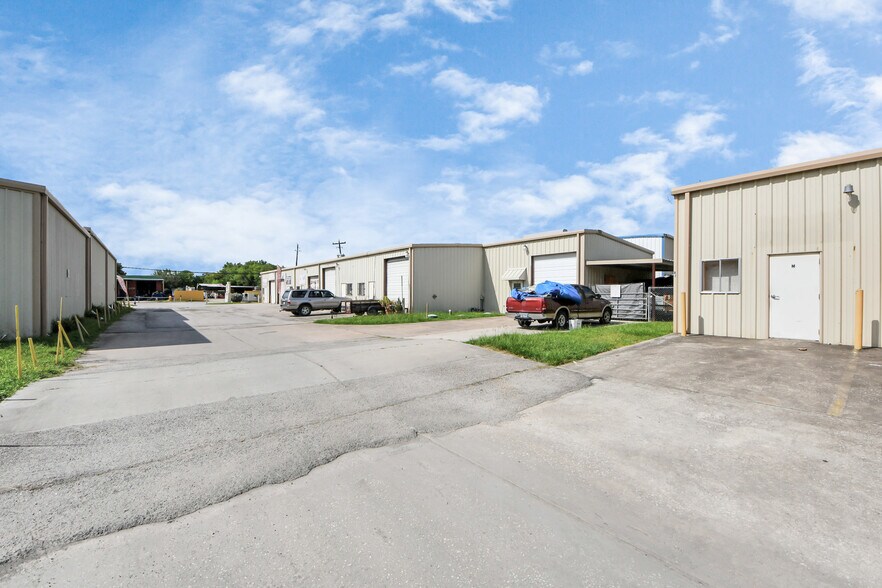 More Photos Of 1027 Aldine Bender Rd, Houston Warehouse For Lease