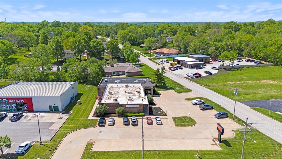 More Photos Of 705 Baptiste Dr, Paola Medical For Sale