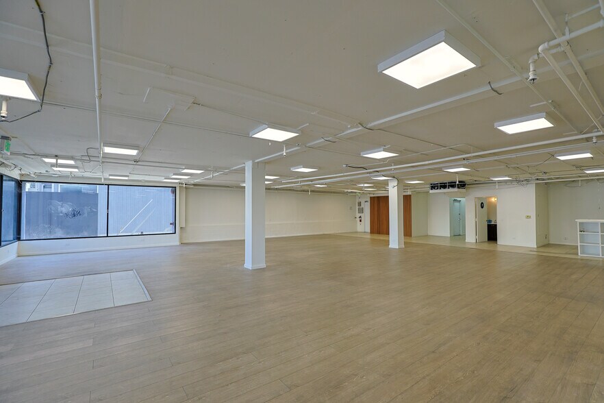 More Photos Of 2500-2512 Santa Monica Blvd, Santa Monica General Retail For Sale