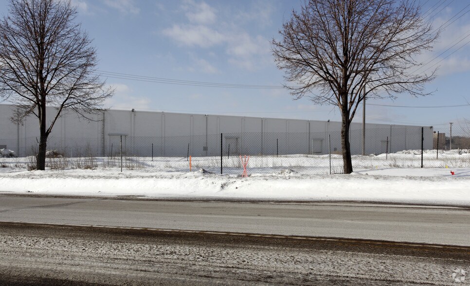 More Photos Of 411 Farwell Ave, South Saint Paul Distribution For Lease