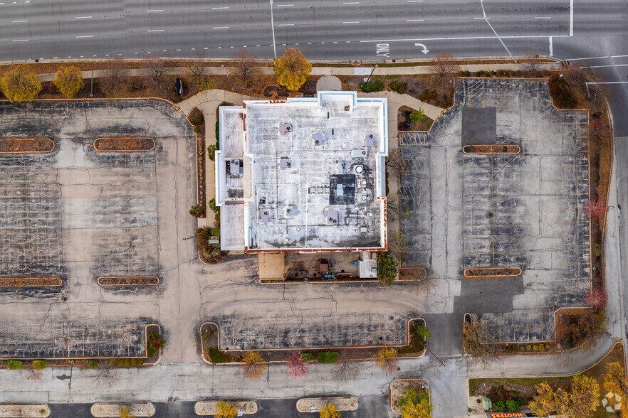 More Photos Of 1695 E Golf Rd, Schaumburg Restaurant For Lease