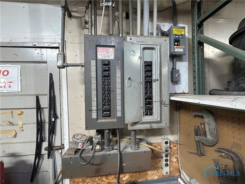 More Photos Of 446 N Wood St, Fremont Warehouse For Sale