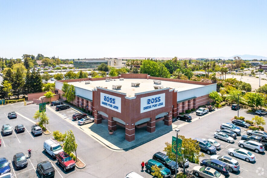 More Photos Of 1305-1350 Gateway Blvd, Fairfield Storefront For Lease