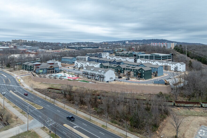 More Photos Of 1369 W Stadium Dr, Fayetteville Apartments For Lease