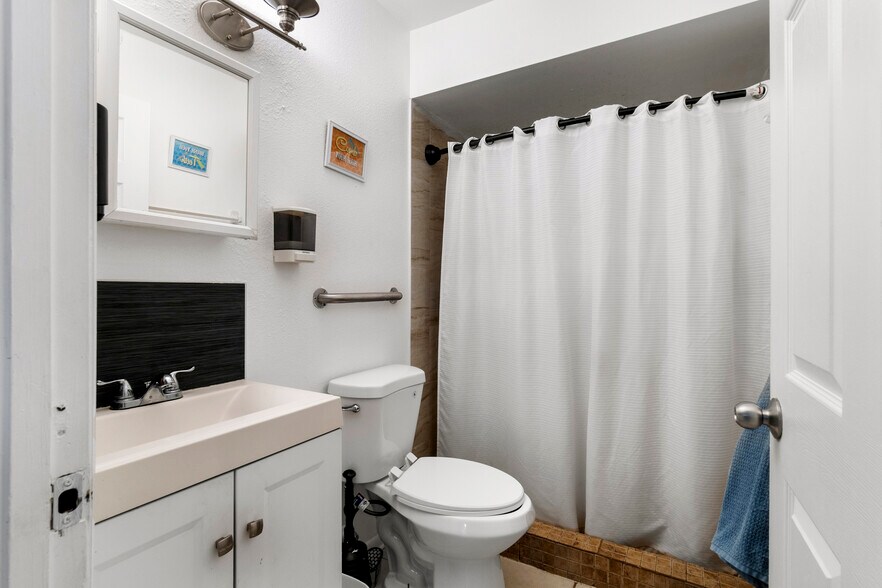 More Photos Of 613 Forest Hills Dr, Brandon Assisted Living For Lease