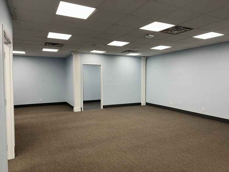 More Photos Of 9130 Otis Ave, Indianapolis Flex For Lease