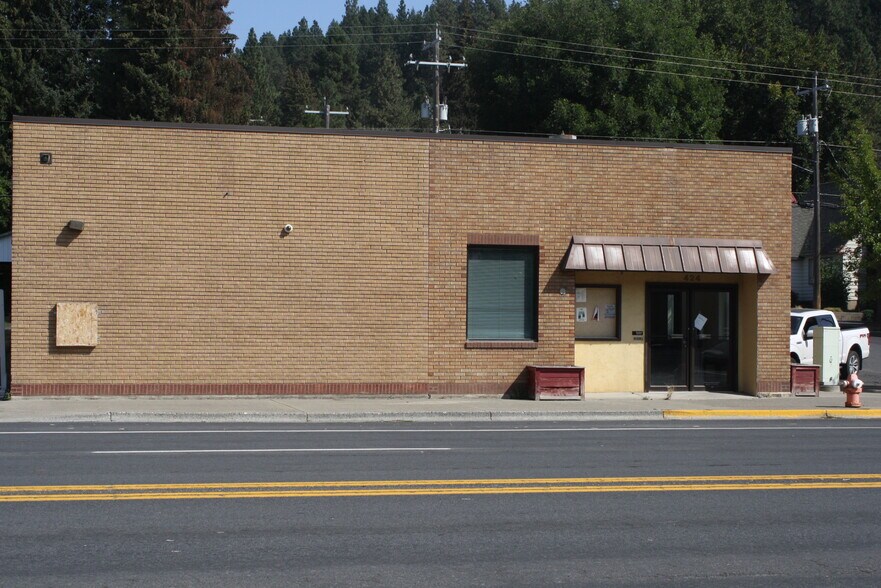 More Photos Of 424 S Main St, Troy Bank For Lease
