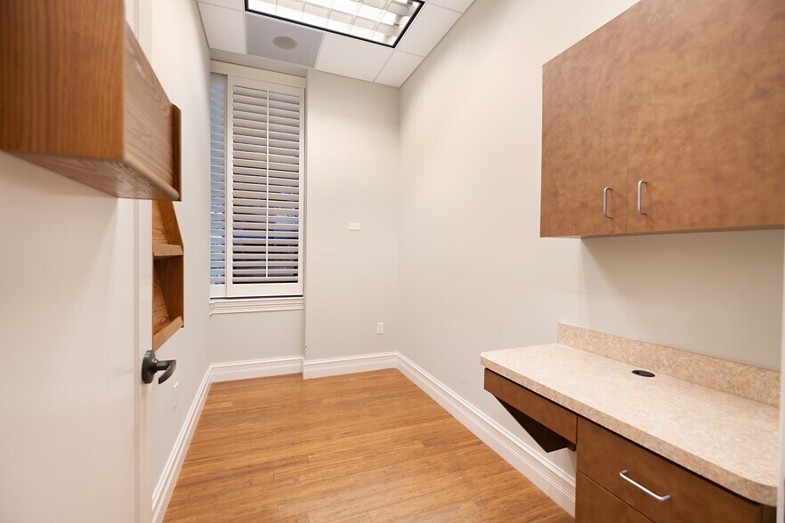 More Photos Of 3021 N Airport Pulling Rd, Naples Office For Sale