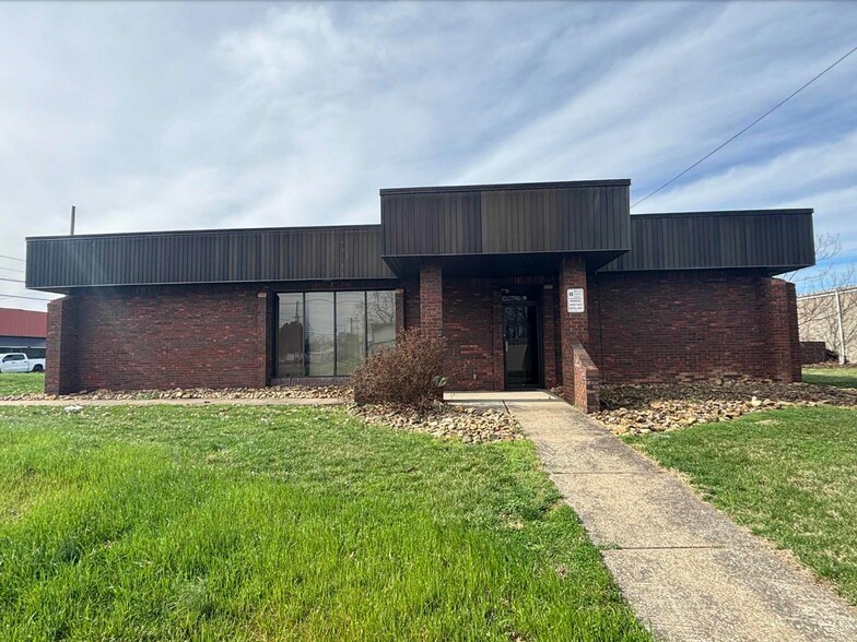 More Photos Of 990 2nd Ave, Gallipolis Freestanding For Lease