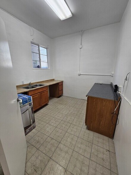 More Photos Of 6623 San Fernando Rd, Glendale Storefront Retail Office For Sale