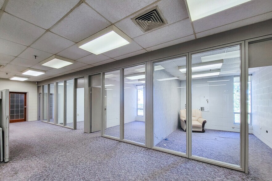 More Photos Of 620 Ireland Rd, Norfolk Manufacturing For Lease