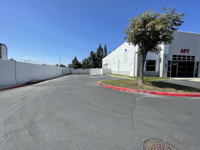 More Photos Of 1976 W Holt Ave, Pomona Warehouse For Lease